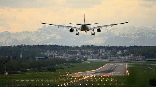 photo for landing pages article displaying landing airplane