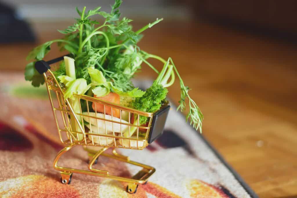 fresh vegetables in a shopping cart image for fill up your carts article customer retention PRM CRM